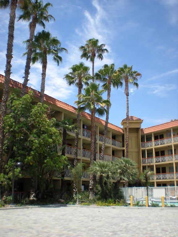 Ramada By Wyndham Burbank Airport Hotel Luaran gambar