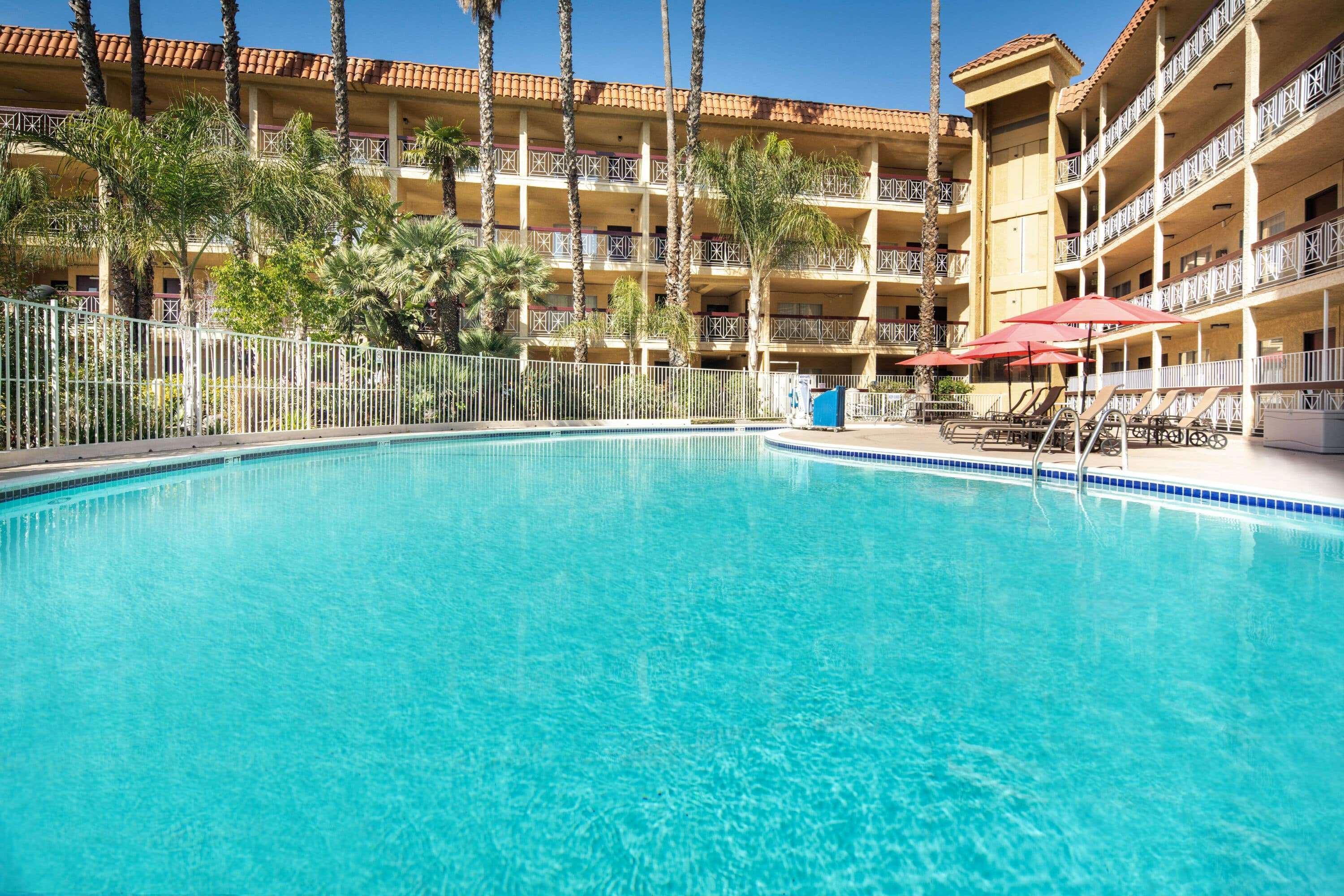 Ramada By Wyndham Burbank Airport Hotel Luaran gambar