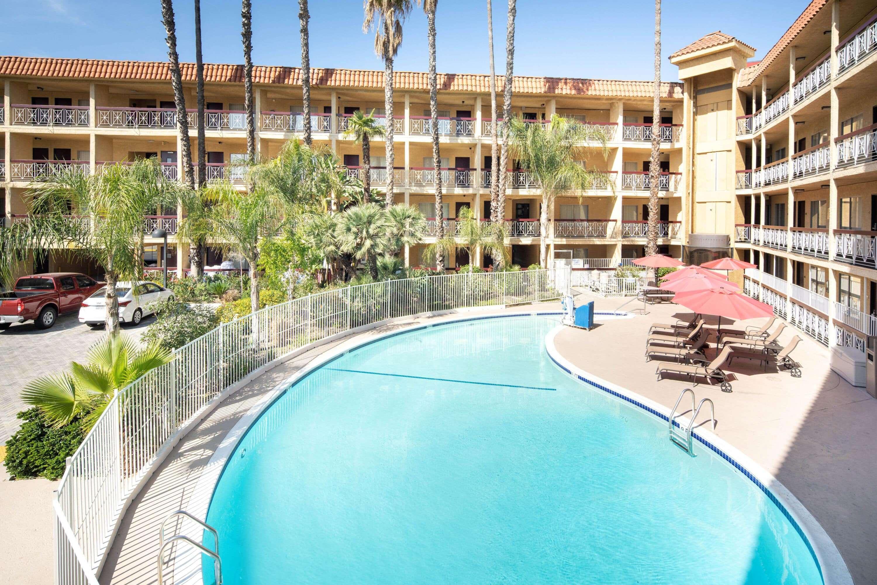 Ramada By Wyndham Burbank Airport Hotel Luaran gambar