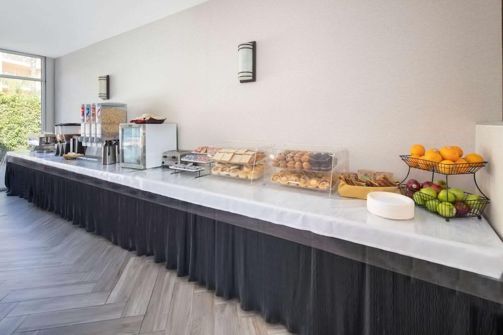 Ramada By Wyndham Burbank Airport Hotel Luaran gambar