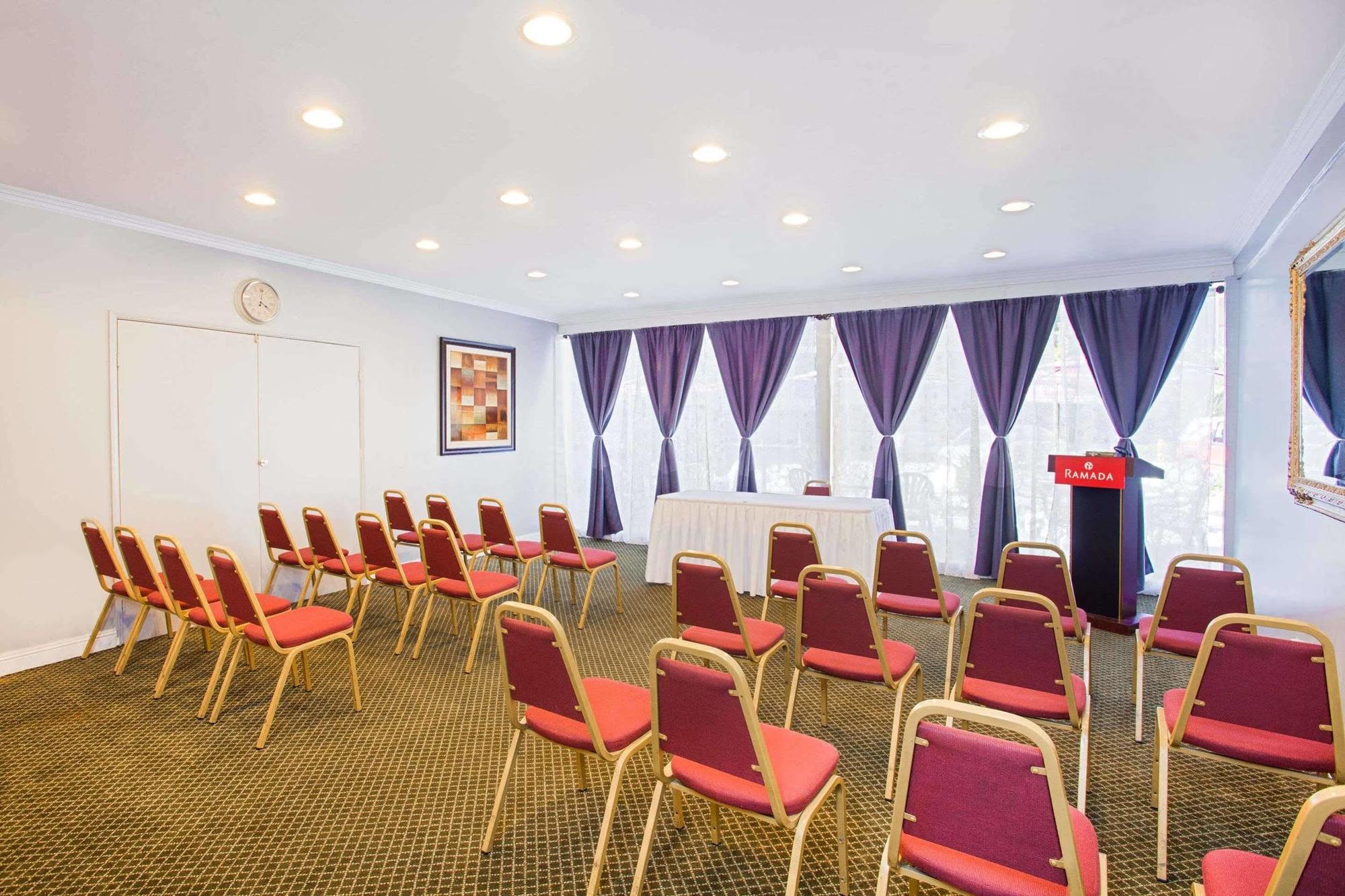 Ramada By Wyndham Burbank Airport Hotel Luaran gambar