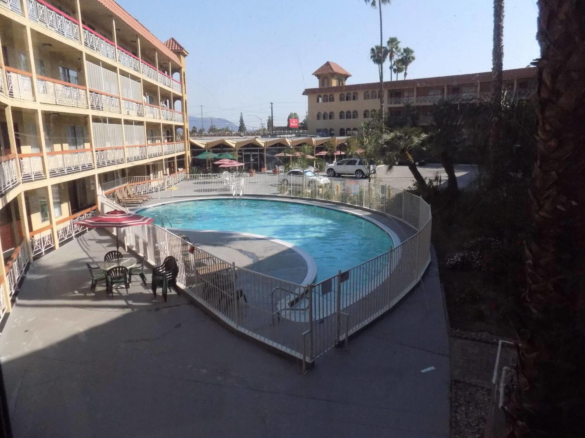 Ramada By Wyndham Burbank Airport Hotel Luaran gambar