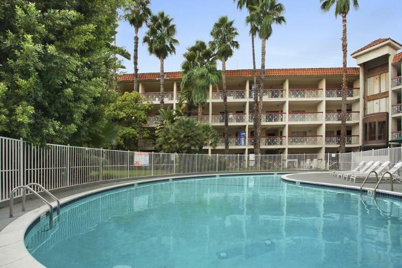Ramada By Wyndham Burbank Airport Hotel Luaran gambar