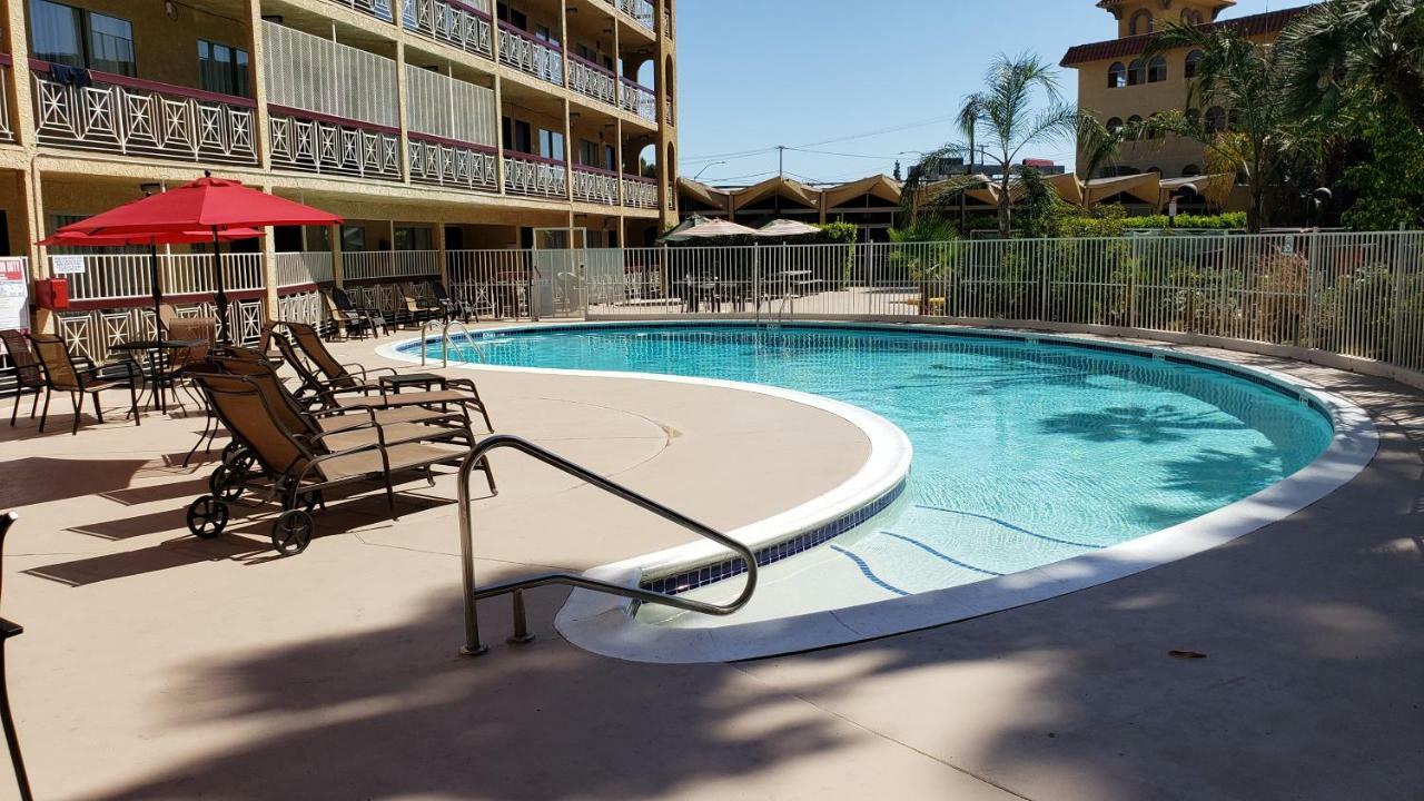 Ramada By Wyndham Burbank Airport Hotel Luaran gambar